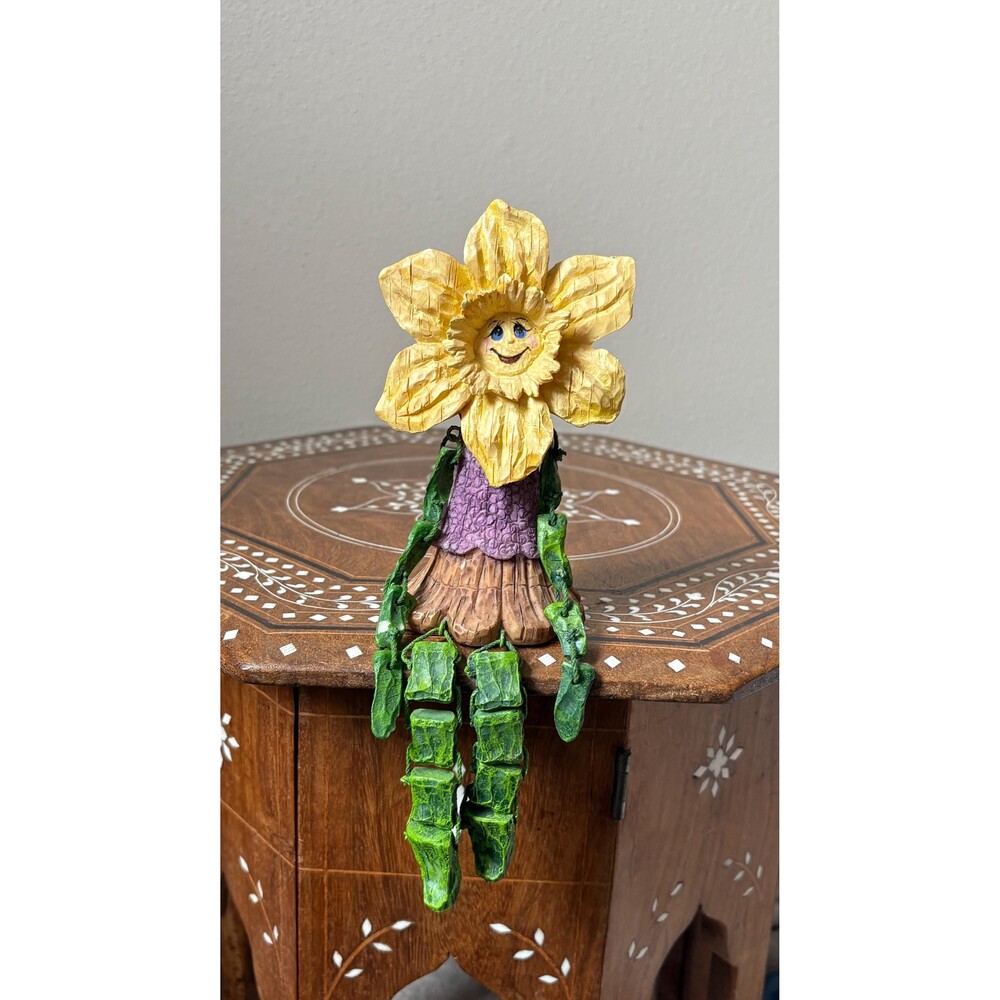 Vintage Anthropomorphic Smiling Daffodil Shelf Sitter